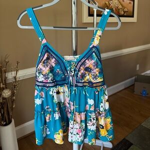 New Women’s Top Size Small